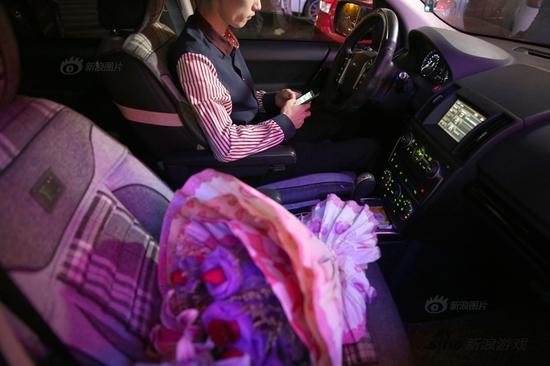 妮妮和九爷一起去吃宵夜