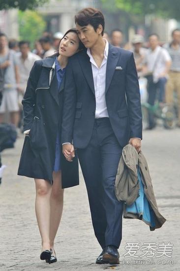 《第三种爱情》剧照 刘亦菲(左)宋承宪(右)