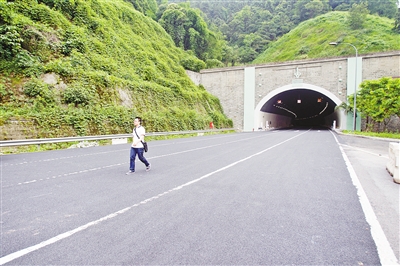 时隔7月真武山隧道今日恢复双向通车