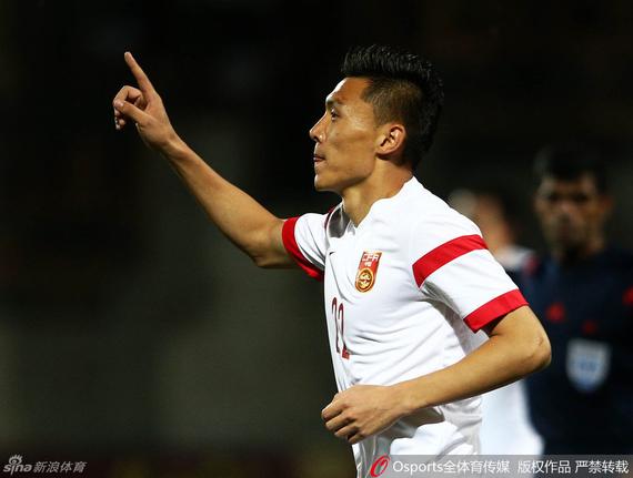 于大宝庆祝进球