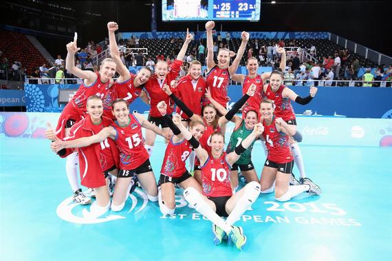 阿塞拜疆女排庆祝