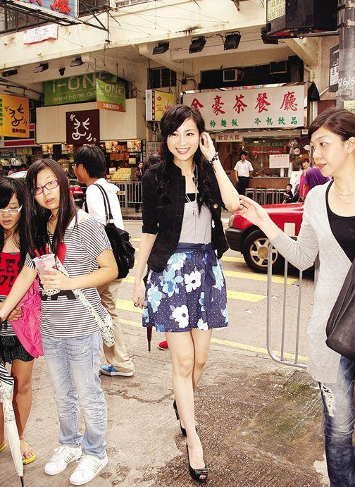 昔日港姐谭小环街头摆摊卖鱼蛋