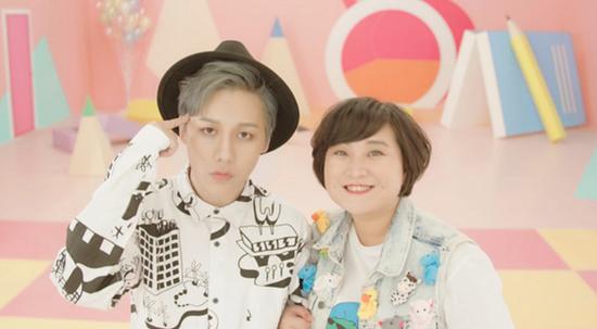 这首脍炙人口的"励志神曲"来自新晋音乐才子刘维和喜剧女神贾玲[微博]