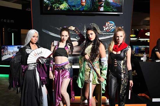 图6（四位洋妞武者彰显异域武侠风）