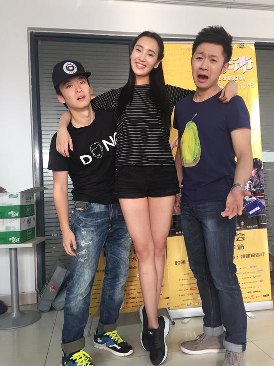 少年班夏天长腿吸睛孙红雷心疼护花