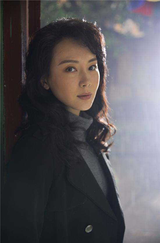 的电视剧《剧场》近期于卫视热播,该剧讲述陈数饰演的著名演员郁珠