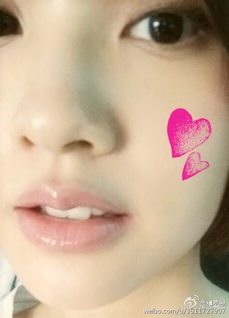 杨丞琳晒脸部特写萌照