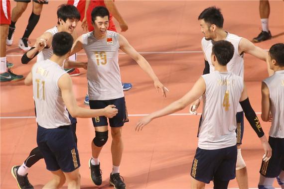 中国男排庆祝
