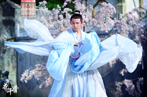 《花千骨》黑衣人引热议 钱泳辰身份成迷