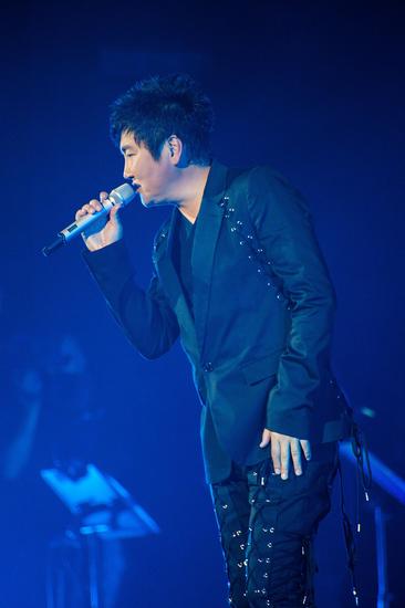 孙楠澳门演唱会开唱古巨基陈洁仪助阵