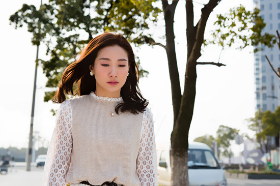 《爱情不打烊》目前正在江西卫视热播,她所饰演的"赵小芸"一改《甄嬛