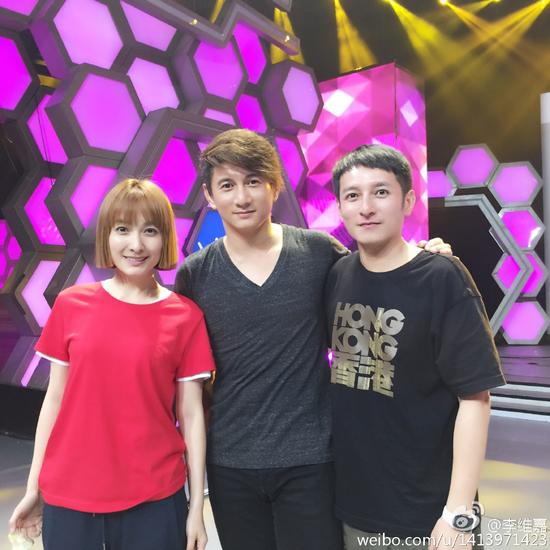 吴昕、吴奇隆、李维嘉合影