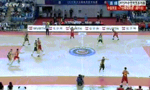 2秒暂停讲战术然后发球失误 现场有人高喊我X_CBA_新浪竞技风暴_新浪网