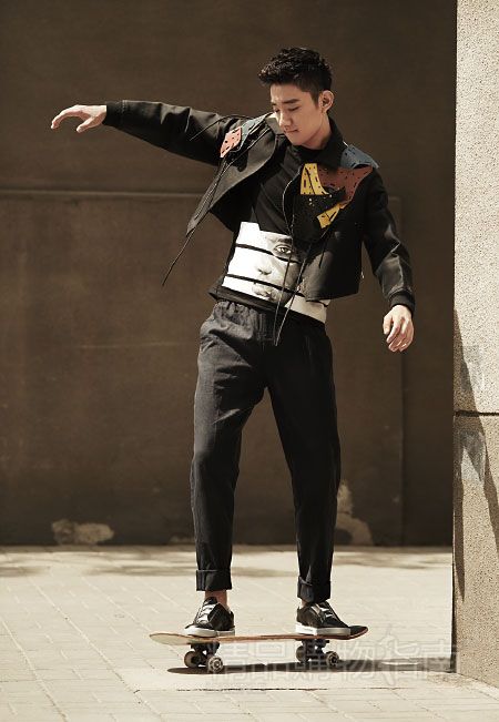 于小彤走秀拍摄工作忙 为拍剧狂健身|于小彤|微博|身材_新浪娱乐_新浪