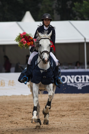 中巡赛北京站首日雨中完赛 14岁骑手领跑精英赛