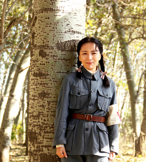 鸿利《怒放》双线见红 自曝为戏险骨折