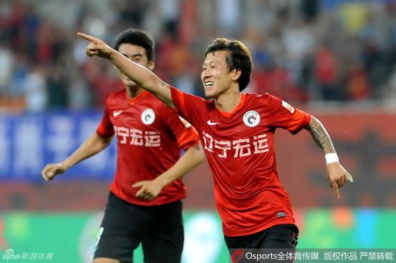  金泰延庆祝进球