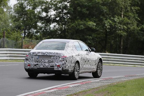 新一代奔驰E级纽北赛道测试 或明年发布