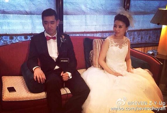 前CBA扣篮王徐咏大婚（图片来自微博@SEVEN-Z-Y-Up）