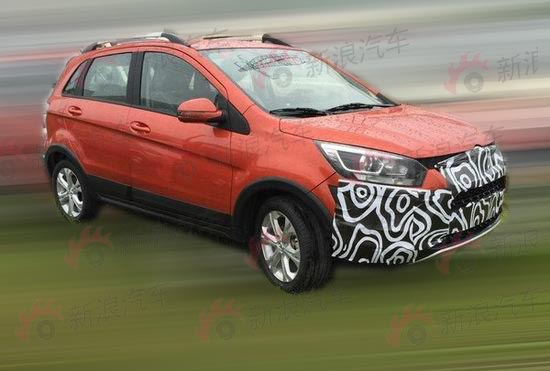 北汽小型SUV绅宝X25低伪谍照