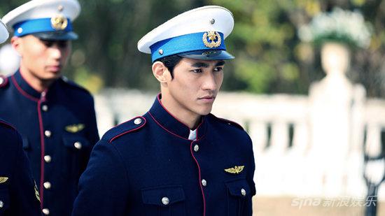 李子峰制服诱惑