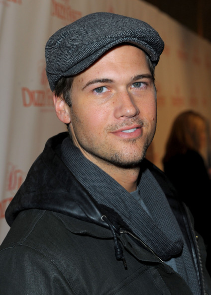 《破产姐妹》(2 broke girls)男星尼克-扎诺(nick zano)日前宣布加盟