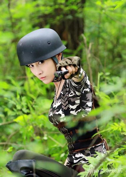 贾青饰演女一号廖依芳