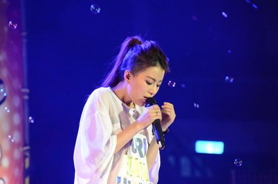 李嘉格《落叶花瓣带着你》剧场版MV曝光|李嘉格|单曲|曝光_新浪娱乐_新浪网