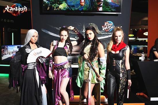 图2（海外美女玩家COS九阳神功）