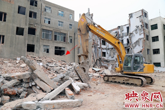 撞到十四岁学生 砸伤自己该怎么处理