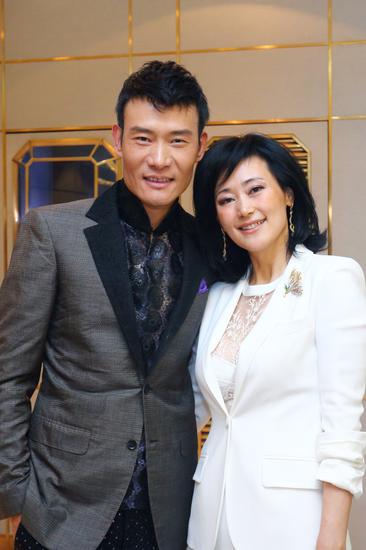 欧至宝创始人丁玮与高定礼服设计师劳伦斯许