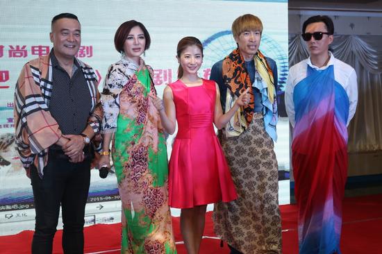 《奔跑吧,依兰》发布会 众主创现场t台秀|奔跑吧,依兰|廖蔚蔚|李克龙