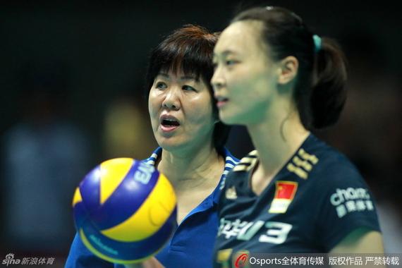 主教练郎平与队长惠若琪