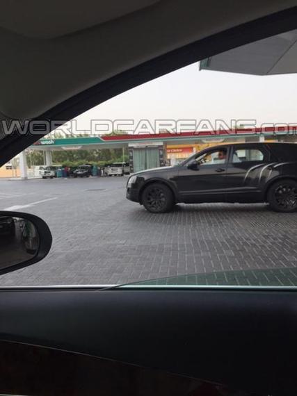 宾利Bentayga最新谍照曝光或明年首发