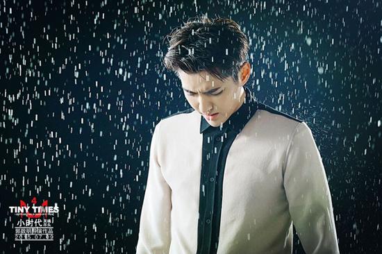 吴亦凡低头忧伤