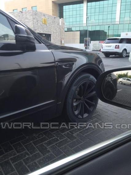 宾利Bentayga最新谍照曝光或明年首发