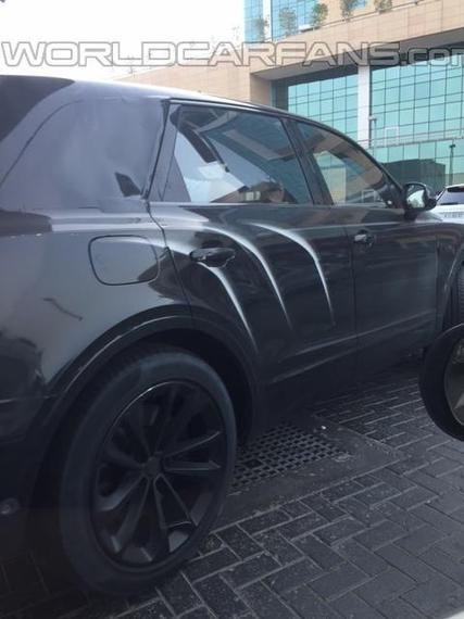 宾利Bentayga最新谍照曝光或明年首发