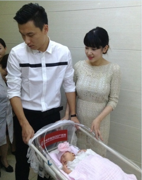 郜林夫妇与爱女