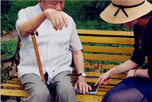 正在讲解《辐射：避难所》的基本操作丨照片由本人拍摄