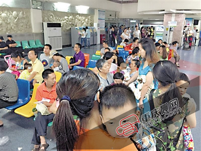 重庆盛夏模式开启儿童医院夜间门诊量猛增