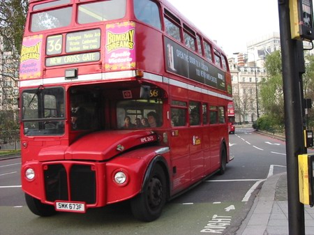 涨姿势 小汽车靠左靠右到底听谁的？