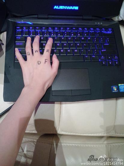 美女玩家微博晒图