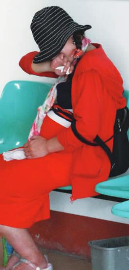 郑州街头孕妇碰瓷未遂 行车记录仪现真像