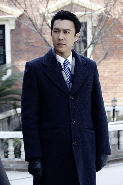 《伪装者》靳东霸气 多重伪装身份成迷