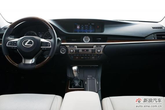 2016 Lexus ES 350 (US-spec) 04