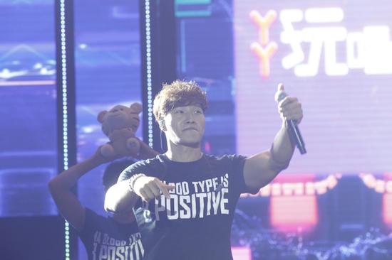 金钟国举办网络演唱会