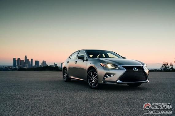 2016 Lexus ES 350 (US-spec) 01