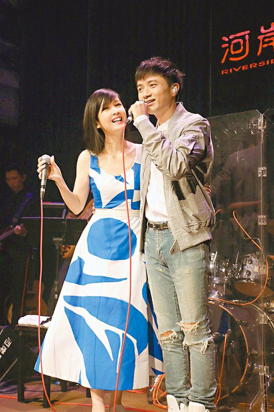 古巨基跪谢周慧敏感谢台风天登台撑场