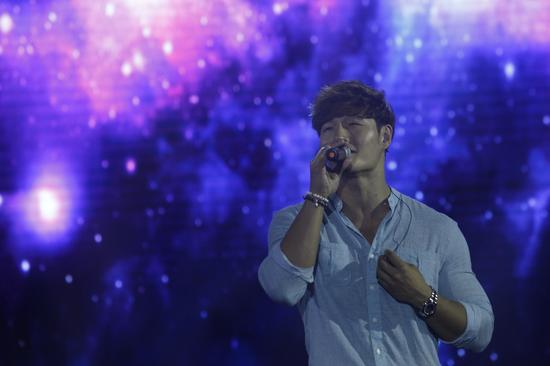 金钟国举办网络演唱会