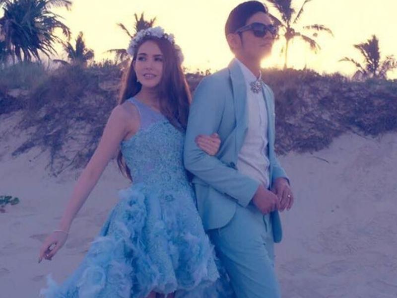 周杰伦昆凌海边浪漫留影